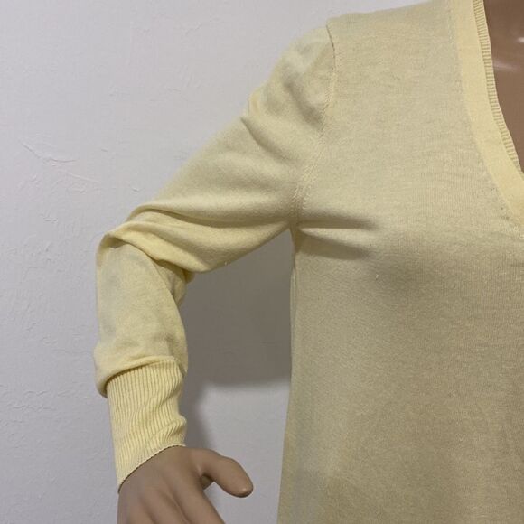 Banana Republic silk blend yellow V-neck pullover sweater size Lp - Picture 2 of 8